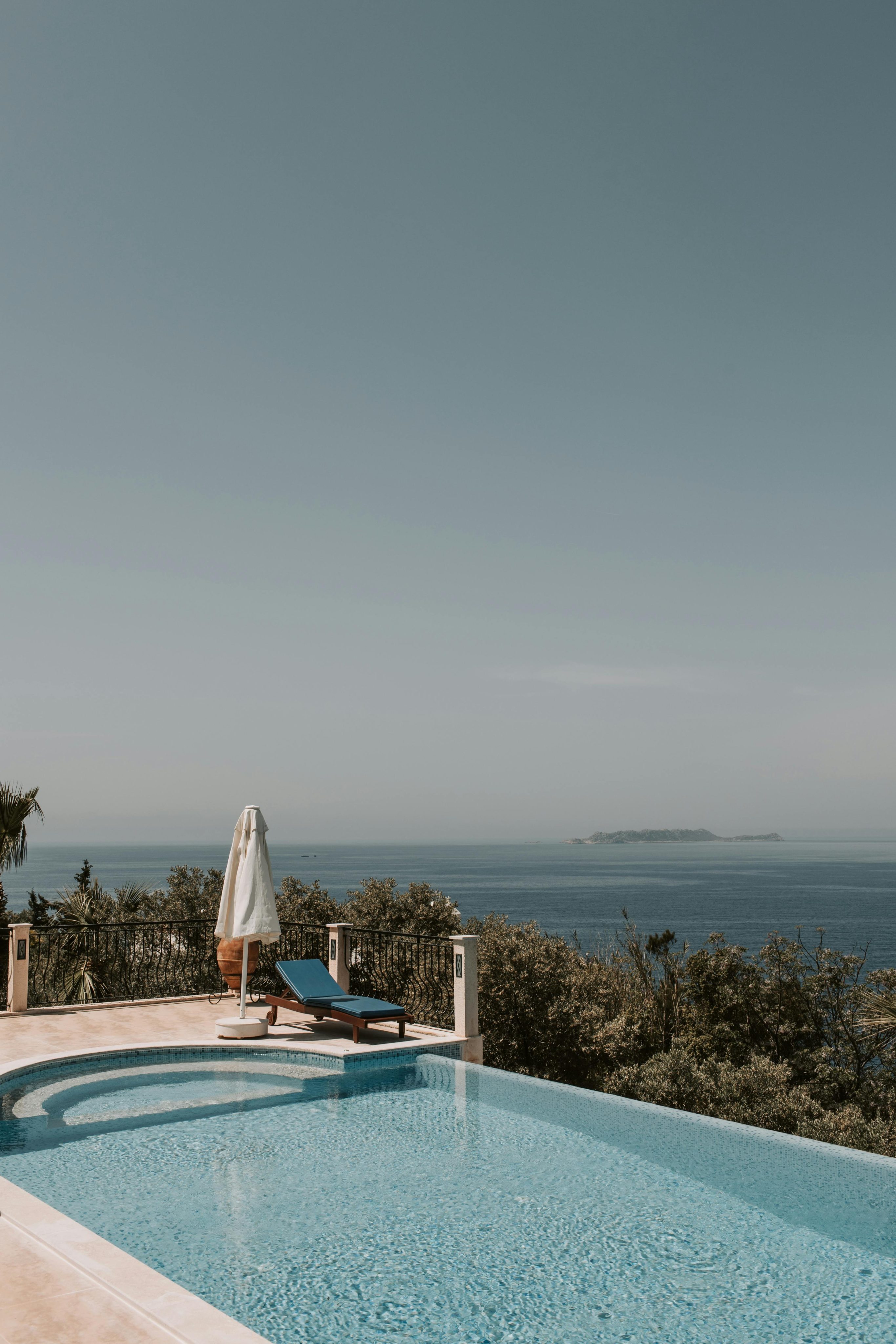 Votre construction de piscine béton en Paca : l'expertise des Piscines Logintec depuis plus de 30 ans