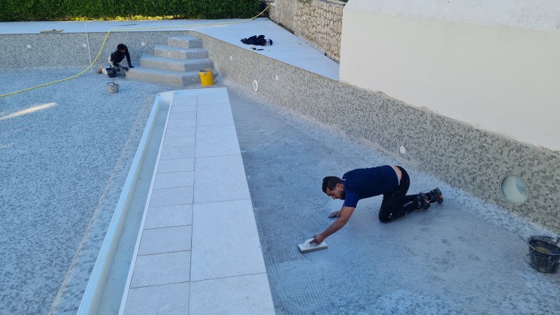 Rénovation de piscine en béton à Grasse : redonnez vie à votre bassin